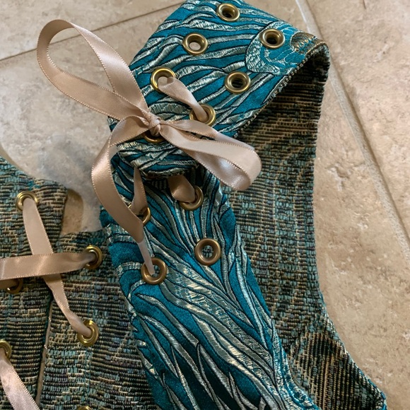 Lace up underbust corset - Picture 4 of 10